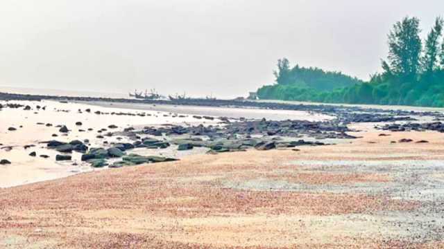 নির্জনতায় প্রাণ ফিরছে সেন্টমার্টিনে