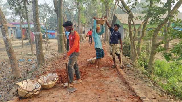 নিম্নমানের ইট অপসারণ