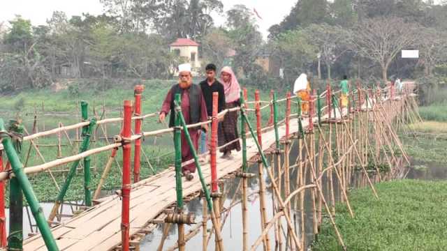 সাঁকোই ভরসা ১৭ গ্রামের মানুষের