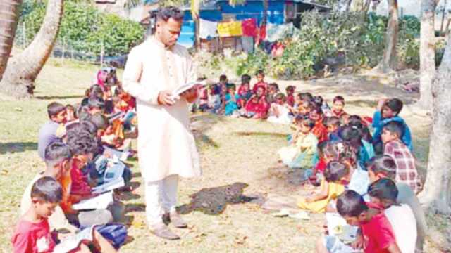 গাছতলায় ইকবালের দুই দিনের বিদ্যালয়