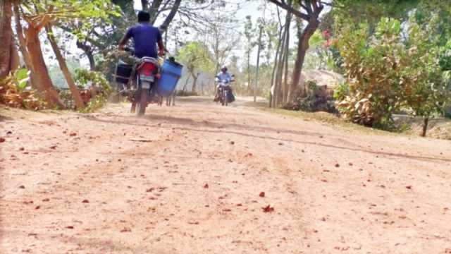 ১১ সড়ক খুঁড়ে ঠিকাদারের খবর নেই বছরের পর বছর