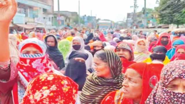 টিসিবির কার্ড বিতরণ নিয়ে সন্দেহ, ঘেরাও-অবরোধ