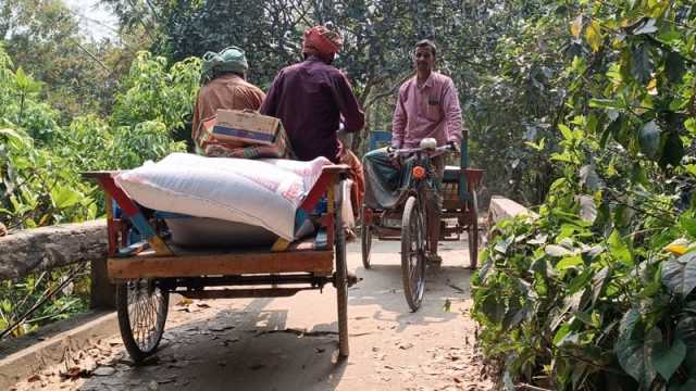 পিআইও-এলজিইডি টানাপোড়েনে নির্মাণ হচ্ছে না সেতু