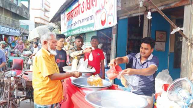 প্রাণ জুড়াচ্ছে সাঁথিয়ার মাঠা ও ঘোল