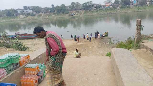 অনুমোদন পেলেও ফেরি মিলছে না রাজনগর ঘাটে