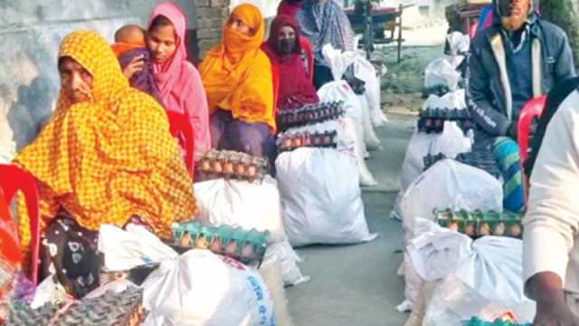 ফেসবুকে লিখেই মানুষের মুখে ফোটান হাসি