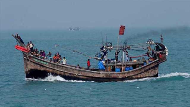 ছয় ট্রলারসহ ৫৬ বাংলাদেশিকে নিয়ে গেল মিয়ানমার