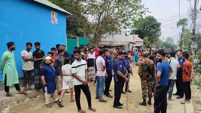 ভৈরবে মসজিদের মাইকে ঘোষণা দিয়ে সংঘর্ষ-ভাঙচুর, আহত ১৫