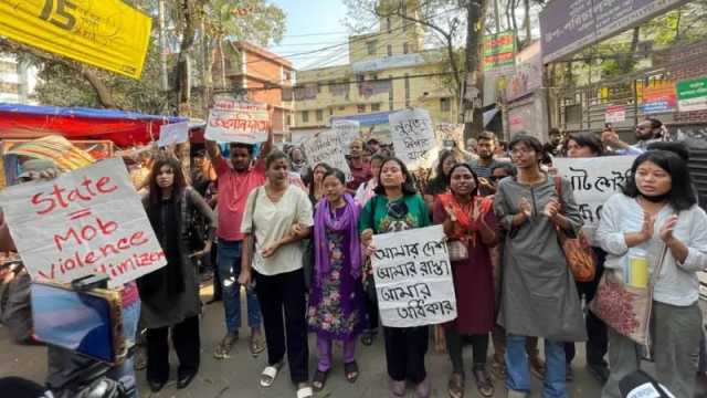 ধূমপান নিয়ে স্বরাষ্ট্র উপদেষ্টার বক্তব্যের প্রতিবাদে কুশপুত্তলিকা দাহ, অপসারণ দাবি