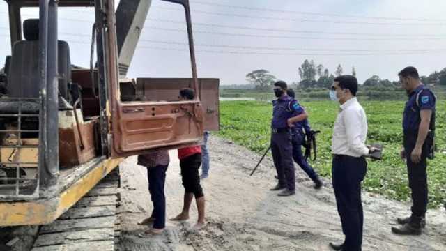 ভ্রাম্যমাণ আদালতের ওপর ইট-পাটকেল নিক্ষেপ