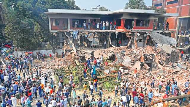 রাজনৈতিক মহলে মিশ্র প্রতিক্রিয়া বিশিষ্টজনের নিন্দা