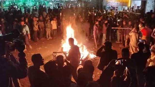 বগুড়ায় আওয়ামী লীগ ও জাসদ কার্যালয়ে ভাঙচুর-আগুন