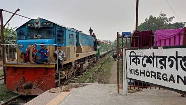 মোবাইলে কথা বলা অবস্থায় ট্রেনে কাটা পড়ে ১ ব্যক্তি নিহত