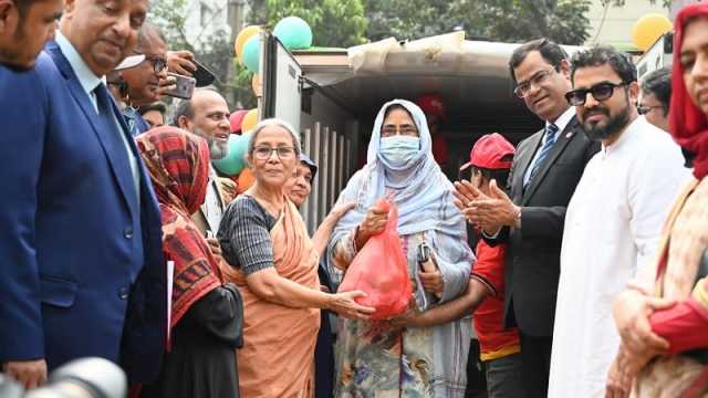 ‘সুলভ’ মূল্যে দুধ ডিম মাংস বিক্রি শুরু