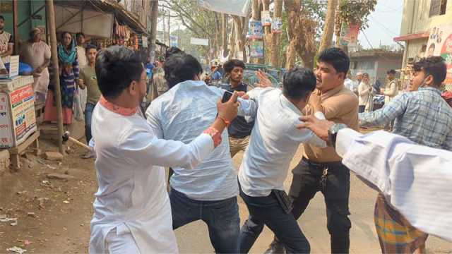 সংবাদ প্রকাশের জেরে সমকালের সাংবাদিককে কুপিয়ে জখম