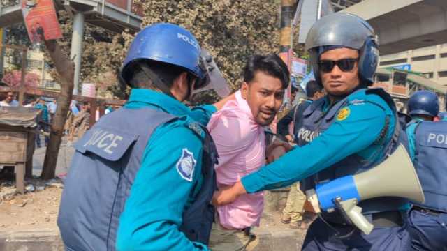 শাহবাগে শিক্ষক নিয়োগপ্রত্যাশীদের আন্দোলন থেকে ১৪ জন আটক