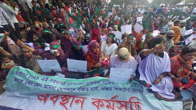 ফের শাহবাগ অবরোধ করলেন প্রাথমিকের সুপারিশপ্রাপ্ত শিক্ষকরা