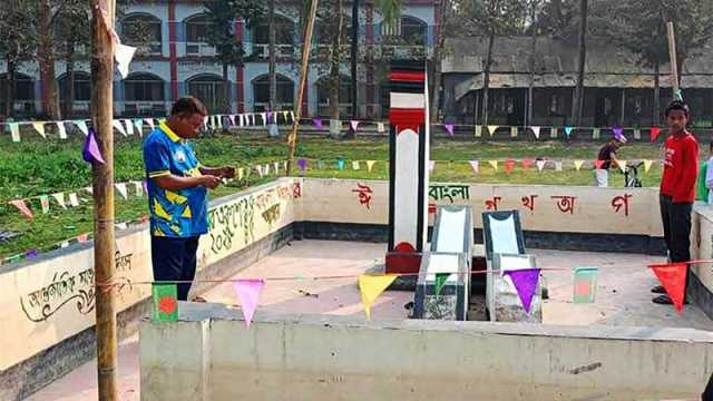 কুমিল্লায় শহীদ মিনার ভাঙচুরের ঘটনায় ২ তদন্ত কমিটি গঠন