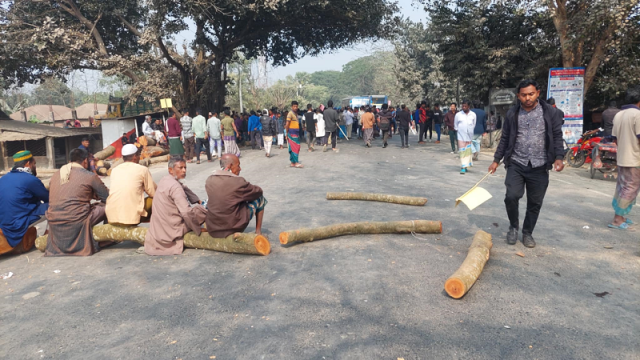 কুষ্টিয়ায় থানা বাস্তবায়নের দাবিতে মহাসড়ক অবরোধ, দীর্ঘ যানজট