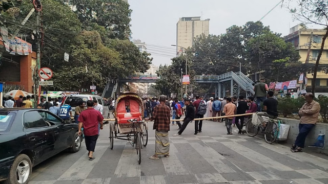 মহাখালী-গুলশান সড়ক অবরোধ তিতুমীরের শিক্ষার্থীদের