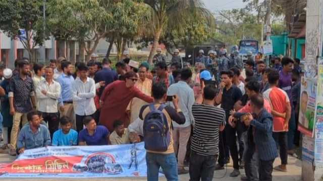 ইউএনও-এর প্রত্যাহারের দাবিতে বিক্ষোভ বিএনপি, বৈষম্যবিরোধী ছাত্র ও নাগরিক কমিটির