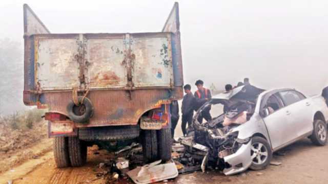 বেপরোয়া ট্রাক কাড়ল এক পরিবারের ৩ জনের প্রাণ