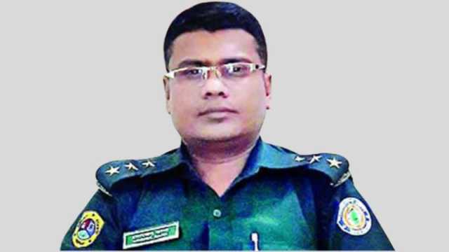 দুর্নীতির টাকা আড়ালে জেলার সোহেল স্ত্রীকে সাজান মাছচাষি