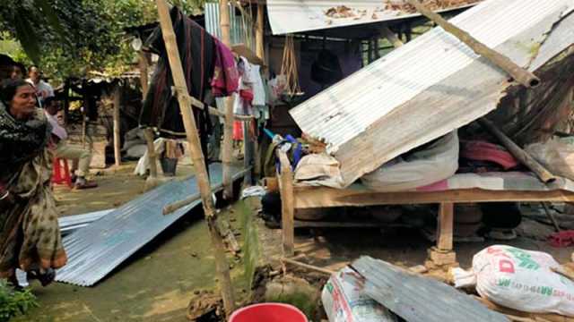 ঢুলির ঘর ভাঙচুরের অভিযোগ প্রবেশপথে কাঁটাতারের বেড়া