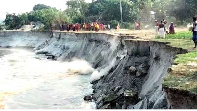 শাসন-প্রশাসন কিছুই মানছে না অবাধ্য বালুখেকো চক্র