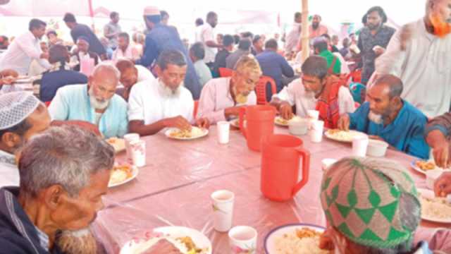 সত্তরেও খুশি আর ধরে না