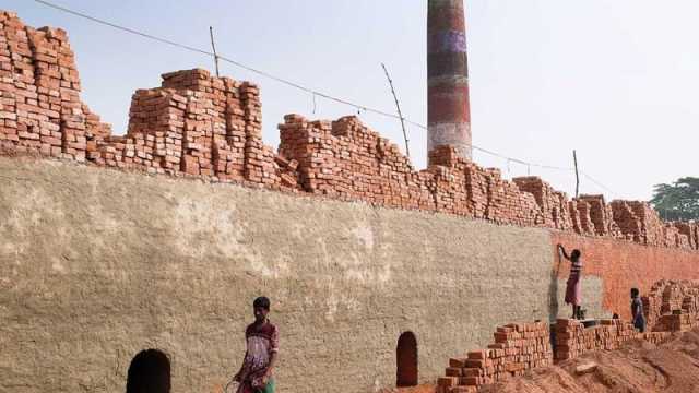 কোটি টাকার ব্যবসা, তবু খাজনা দেন না মালিকরা