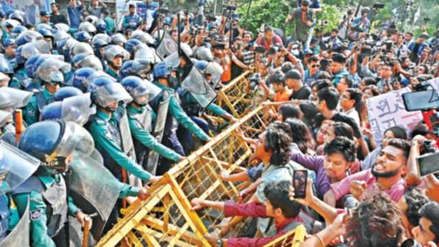 নিরাপত্তা চেয়ে দেশজুড়ে ছাত্র-জনতার বিক্ষোভ