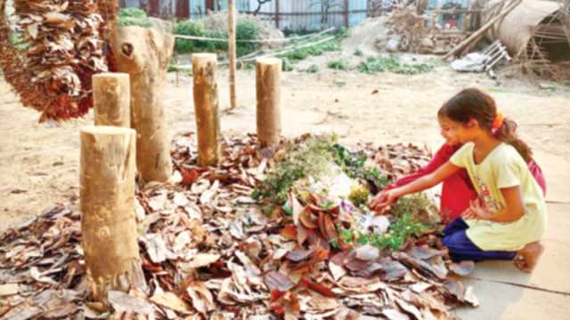 উন্নয়নের করাতে প্রাণ হারানো গাছে শ্রদ্ধা