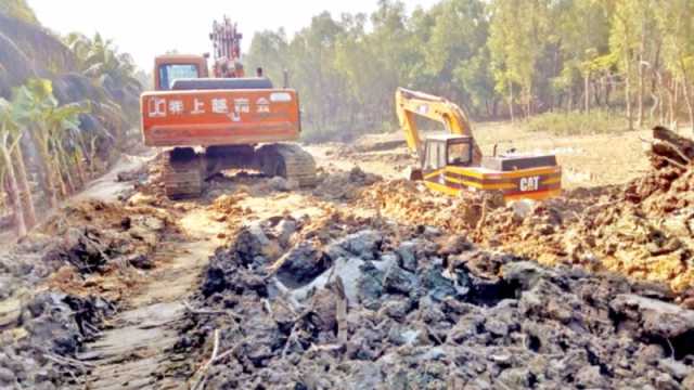 ঘাটের নামে ধ্বংস করা হচ্ছে সীতাকুণ্ডের সবুজ বেষ্টনী