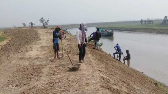 বাঁধের কাজ ৮১ ভাগ সম্পন্ন তিন প্রকল্পে মাটি সংকট