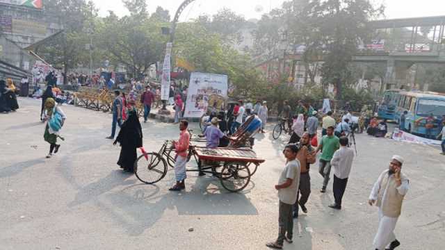 সাড়ে ৭ ঘণ্টা পর শাহবাগ অবরোধ তুলে নিলেন শহীদ স্বজনরা