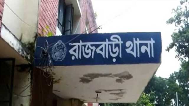 ধাওয়া করায় কুকুরের মালিককে পেটালেন বিচারক