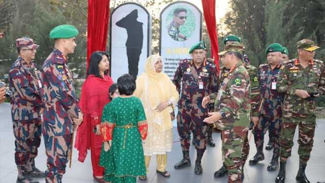 কক্সবাজারে ‘সিনহা স্মৃতিফলক’ উদ্বোধন করলেন সেনাপ্রধান