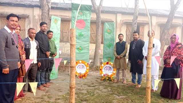 কাগজের শহীদ মিনারে অমর একুশে পালন