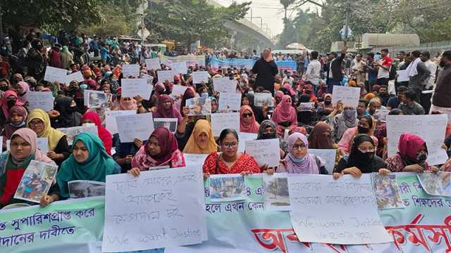 আজও শাহবাগে প্রাথমিকের নিয়োগ বাতিল হওয়া প্রার্থীরা