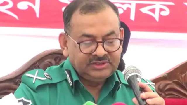 ট্রাফিক সার্জেন্টদের 'স্মল আর্মস' দেওয়ার ঘোষণা ডিএমপির