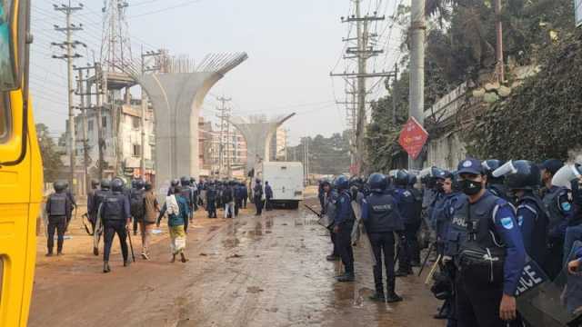 ৫ ঘণ্টা পর আশুলিয়ার বাইপাইল-আবদুল্লাহপুর সড়কে যান চলাচল