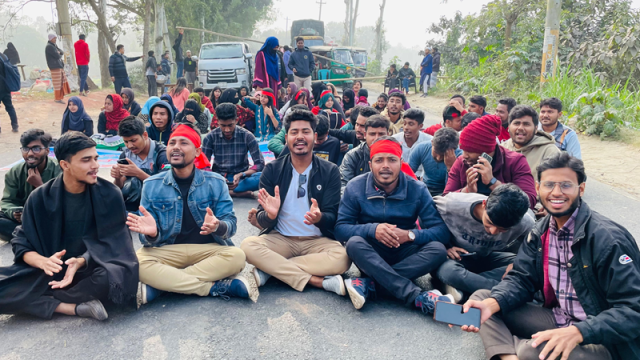 স্থায়ী ক্যাম্পাসের দাবিতে শিক্ষার্থীদের আন্দোলন অব্যাহত