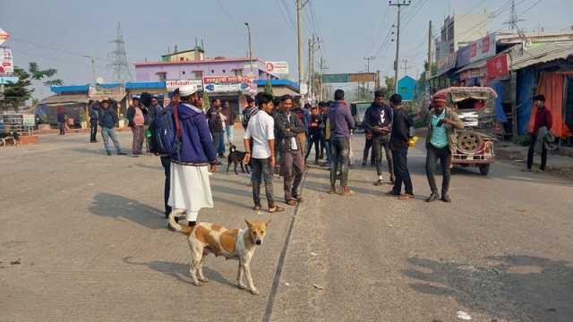 বরগুনায় অনির্দিষ্টকালের বাস ধর্মঘট, অন্য যানবাহন চলাচলেও বাধা