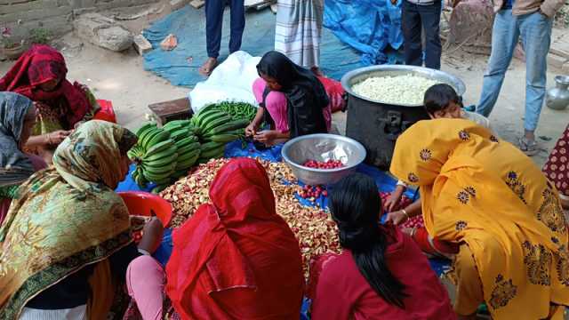 ১২৫ মণ সবজি খিচুড়ির উৎসবে অংশ নিলেন প্রায় সাড়ে ৬ হাজার মানুষ