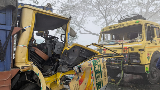 গুরুদাসপুরে সড়ক দুর্ঘটনায় নিহত ২