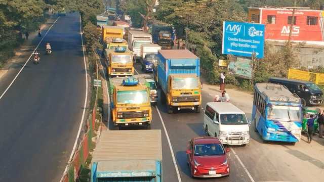 ঢাকা-চট্টগ্রাম মহাসড়কে ১৩ কিলোমিটার যানজট