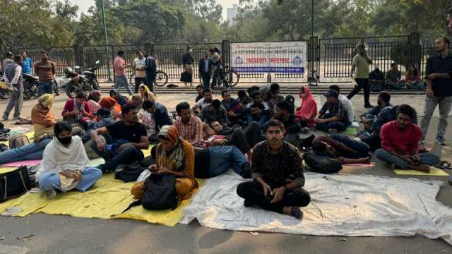 দ্বিতীয় দিনের মতো আমরণ অনশনে পুলিশের অব্যাহতি পাওয়া এসআইরা