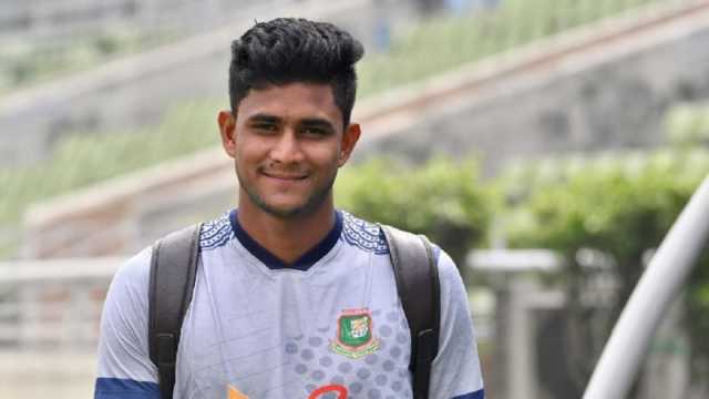 পিএসএলে দল পেলেন নাহিদ রানা 