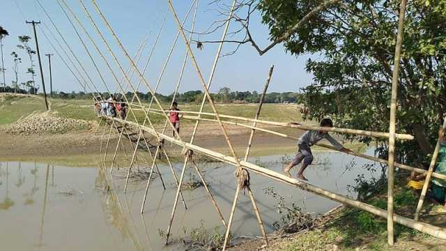 তদবিরে বদলে গেল সেতুর স্থান, এলাকাবাসীর ক্ষোভ